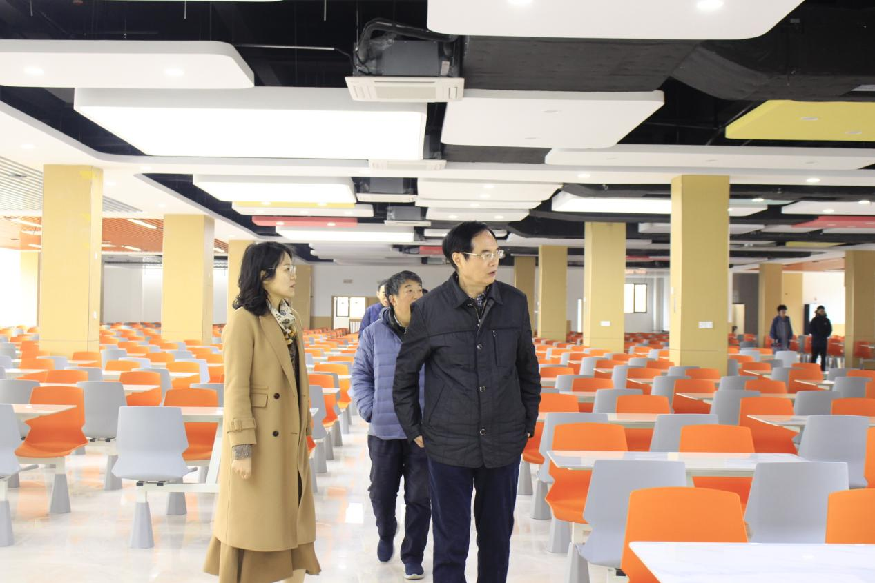 校领导深入一线 调研指导新学期工作